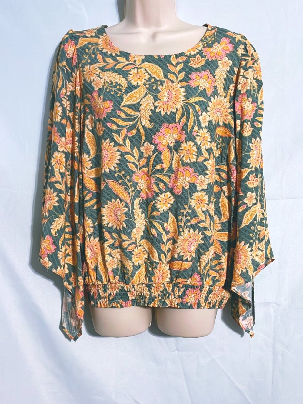 1 State Cute Floral Top Size 1X